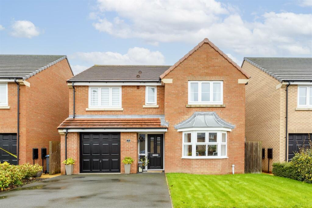 4 bedroom detached house for sale in Abbott Close, Easingwold, York, YO61