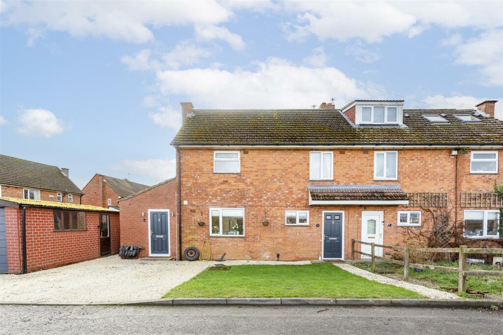3 bedroom semidetached house for sale in Linton Woods Lane, Linton On
