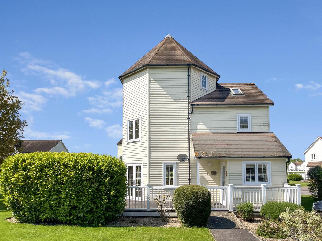 3 bedroom detached house for sale in Windrush Lake, Spine Road, South