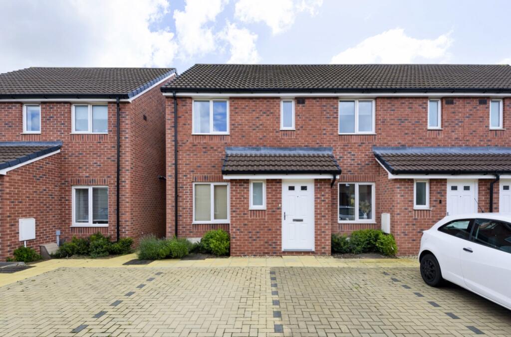 2 bedroom end of terrace house for sale in Teo Close, Swindon, Wiltshire, SN25