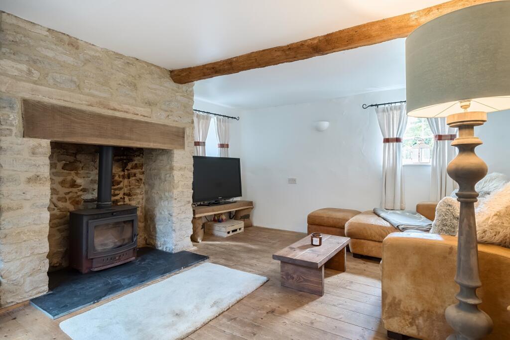 2 bedroom detached house for sale in Upper Up, South Cerney, GL7