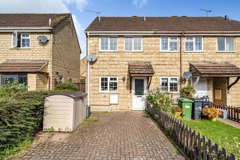 2 bedroom terraced house for sale in Oak Way, South Cerney, GL7