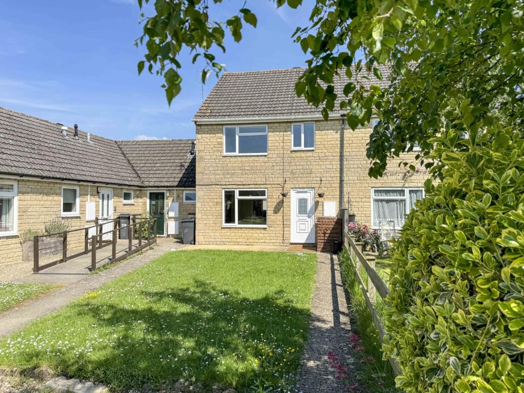 3 bedroom terraced house for sale in Jubilee Gardens, South Cerney, GL7