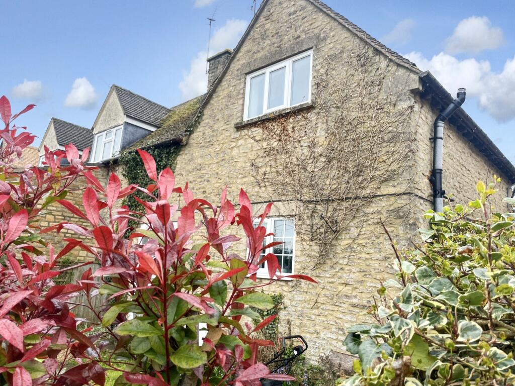 2 bedroom semidetached house for sale in Coronation Road, Tetbury