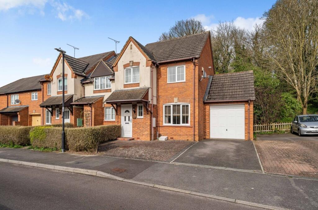 3 bedroom end of terrace house for sale in Hudson Way, Swindon, Wiltshire, SN25