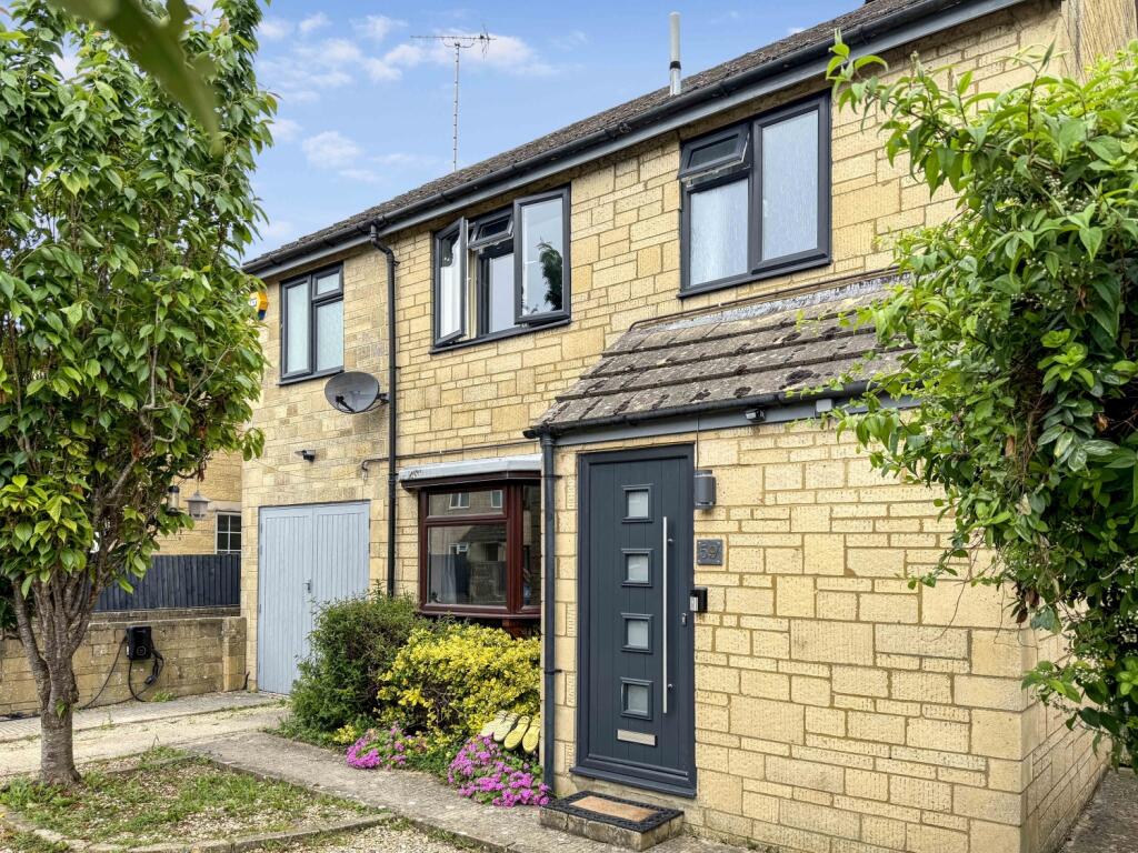 4 bedroom detached house for sale in The Lennards, South Cerney, GL7