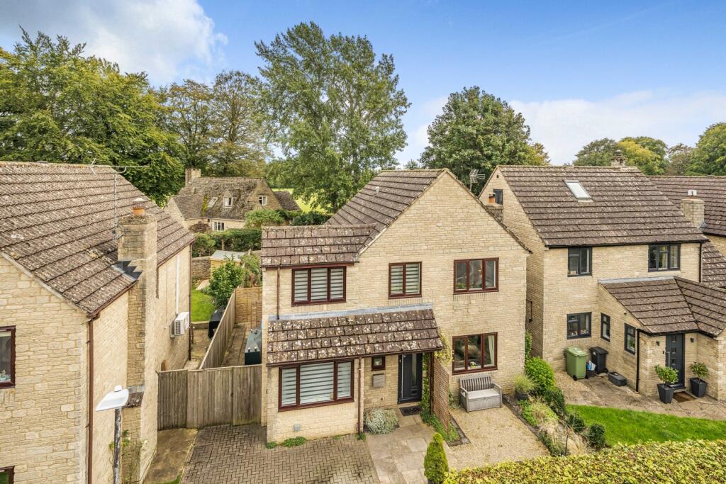 4 bedroom detached house for sale in May Tree Close, Coates