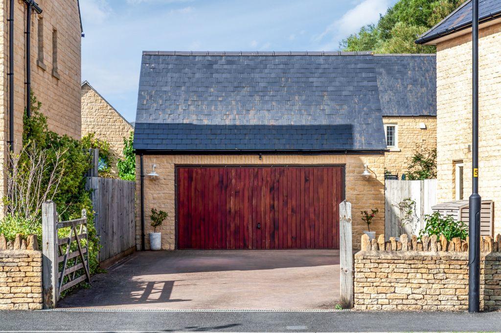 5 bedroom detached house for sale in Swan Close, South Cerney GL7 5WP, GL7