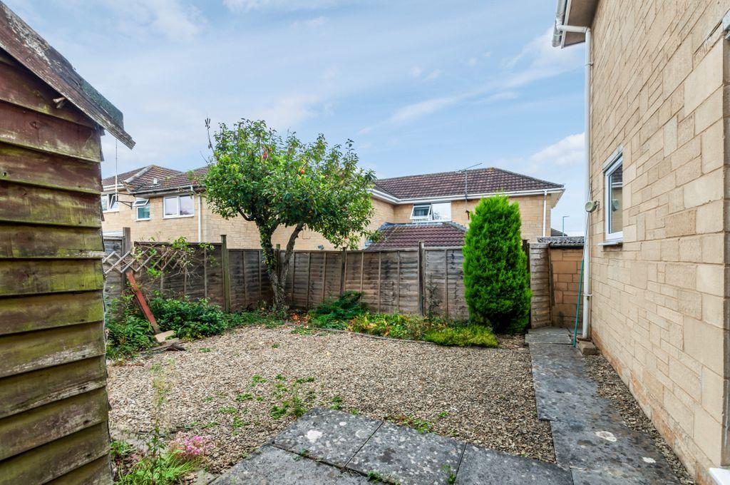 2 bedroom end of terrace house for sale in Stratton Heights