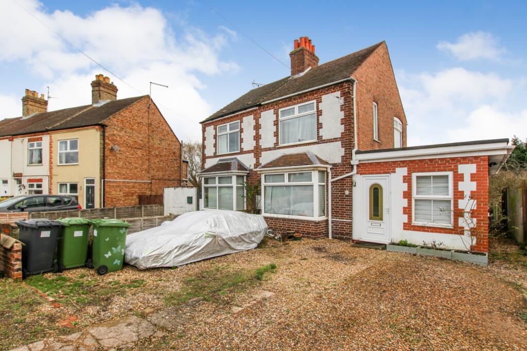 3 bedroom semidetached house for sale in Broadway, Yaxley