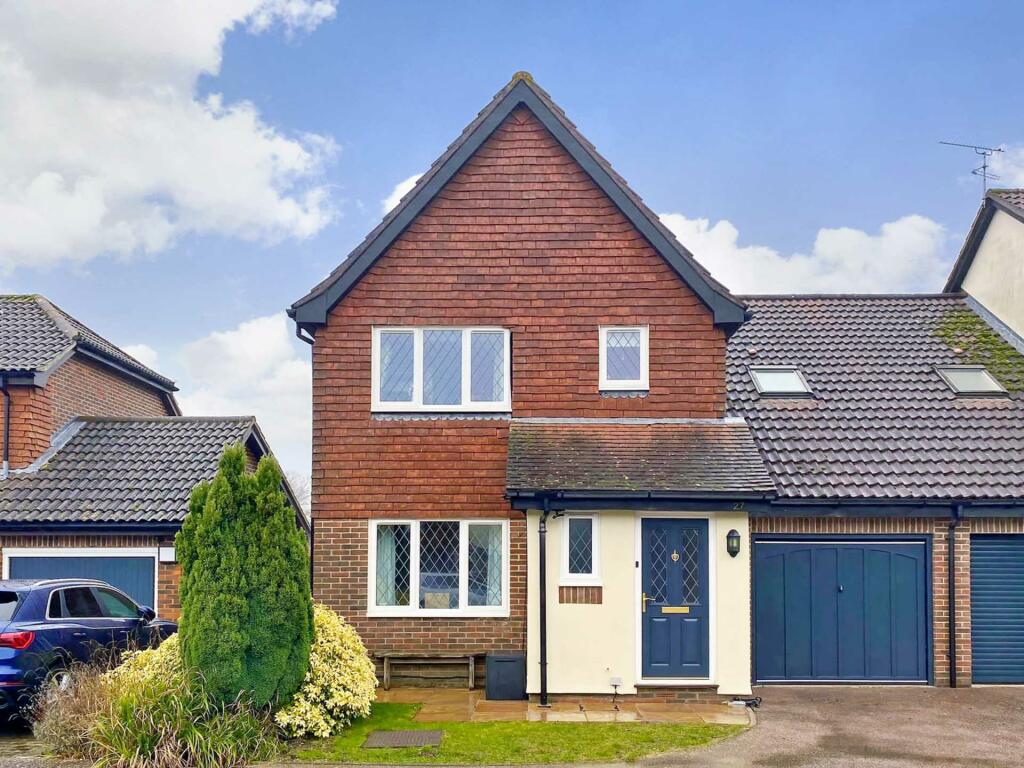 4 bedroom semidetached house for sale in Little Comptons, Horsham, RH13