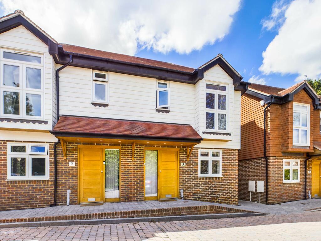 3 bedroom semidetached house for sale in Smugglers Mews, Brighton Road