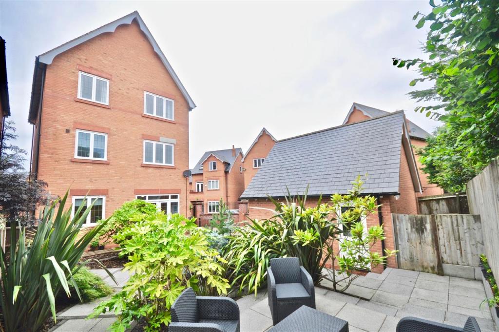 4 bedroom detached house for sale in Gilwern Close, Off Abbots Park