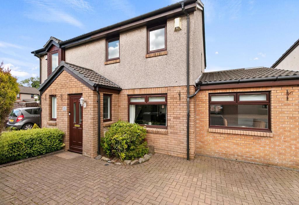 3 bedroom semi-detached house for sale in Harris Close, Glasgow, G77