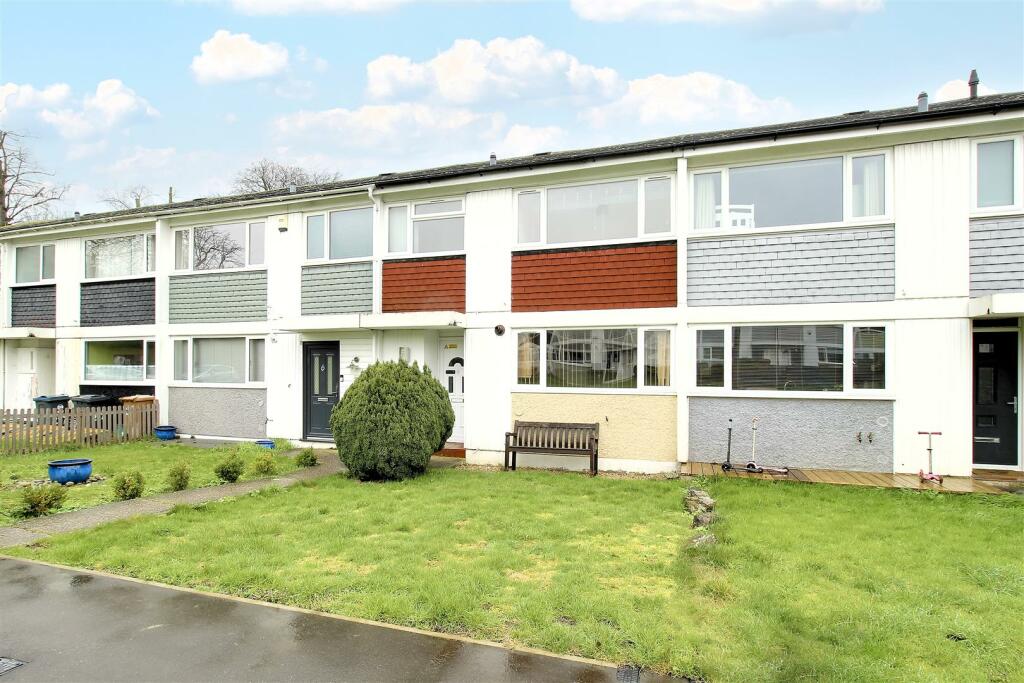 3 bedroom terraced house for sale in Monks Walk, Buntingford, SG9