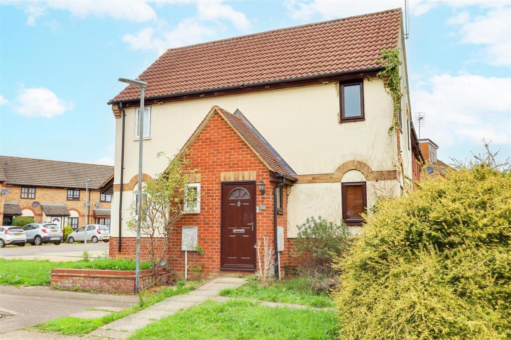 Main image of property: Hollybush Way, Cheshunt, Herts
