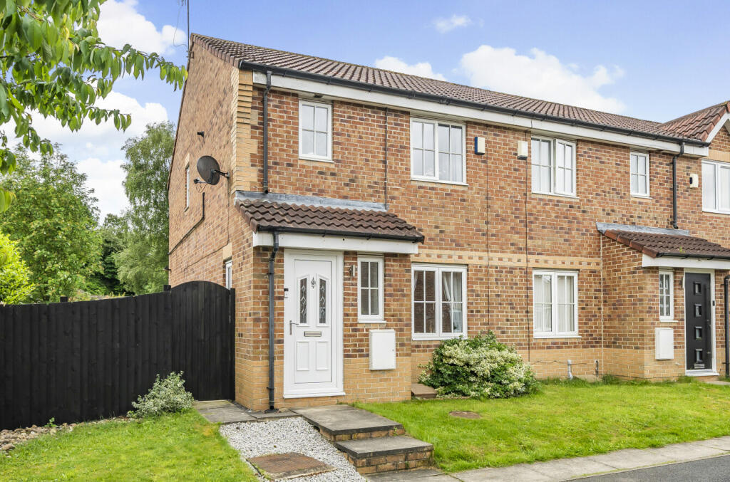 3 bedroom terraced house for sale in Cornstone Fold, Leeds, West