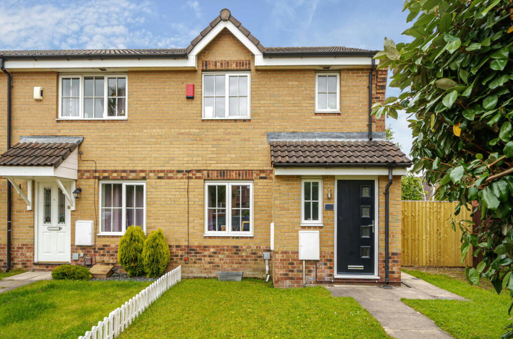 3 bedroom end of terrace house for sale in Freestone Mews, Farnley