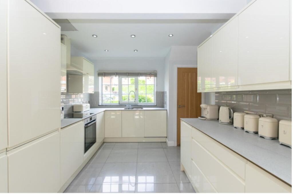 Additional property image - Fairfax Avenue, Drighlington, Bradford, West Yorkshire, BD11