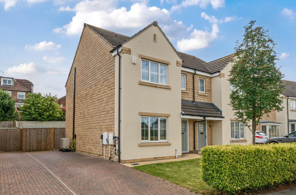 Main image of property: Galloway Grove, Pudsey, West Yorkshire, LS28