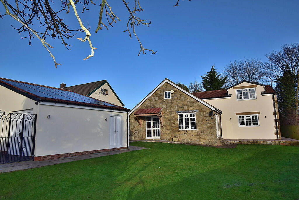 4 bedroom detached bungalow for sale in Hipswell, DL9