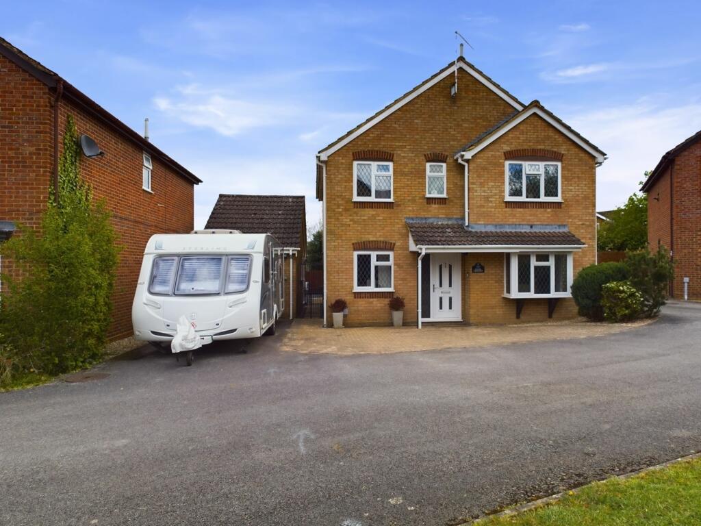 4 bedroom detached house for sale in Hazel Crescent, Towcester, NN12