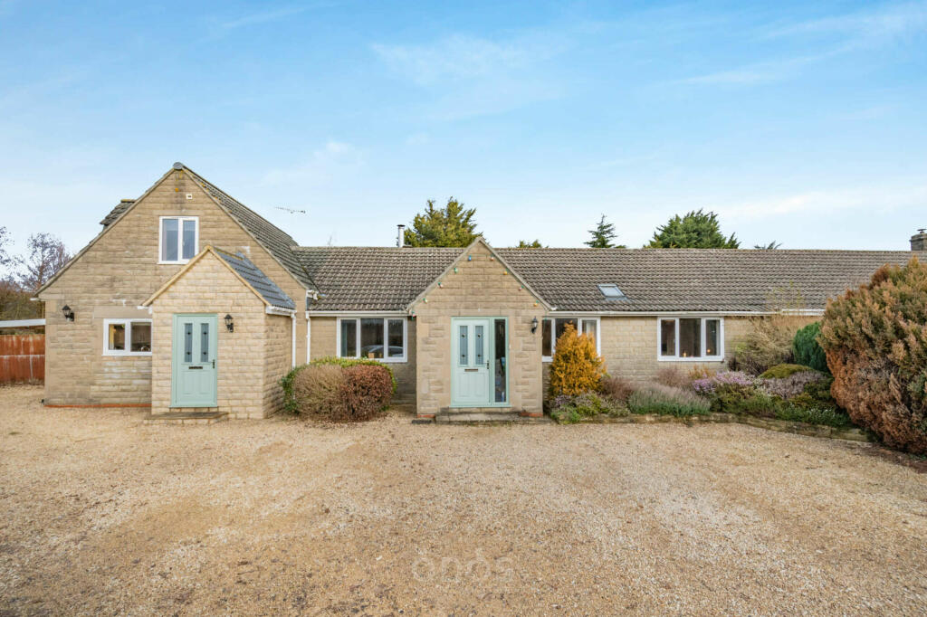 4 bedroom semidetached bungalow for sale in Kingway View, Corston