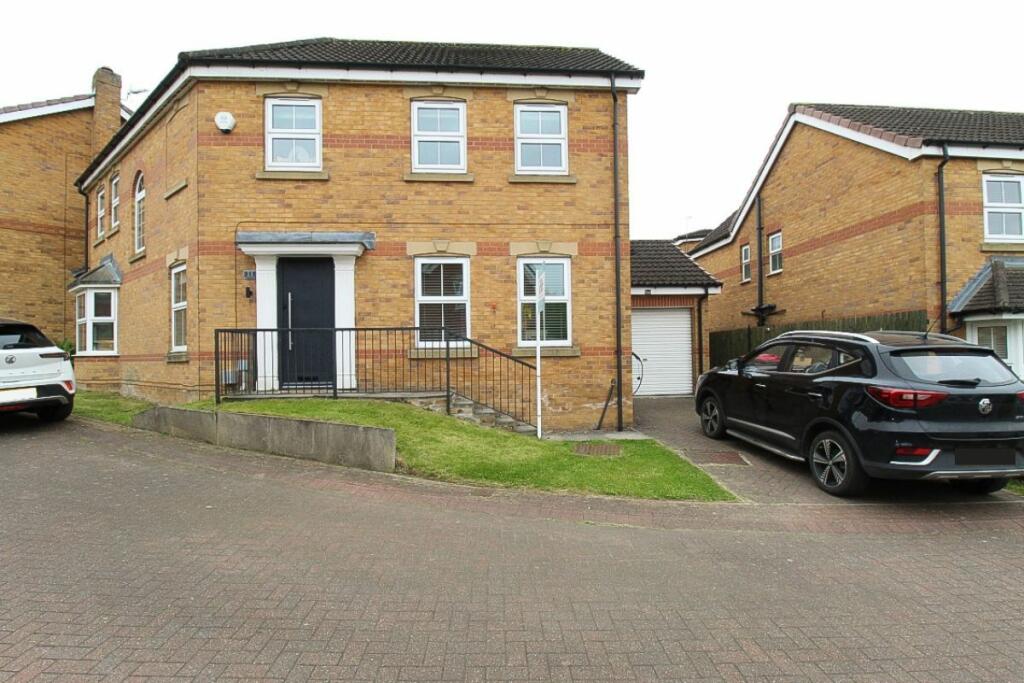 4 bedroom detached house for sale in Briarwood Gardens, Sunnyside