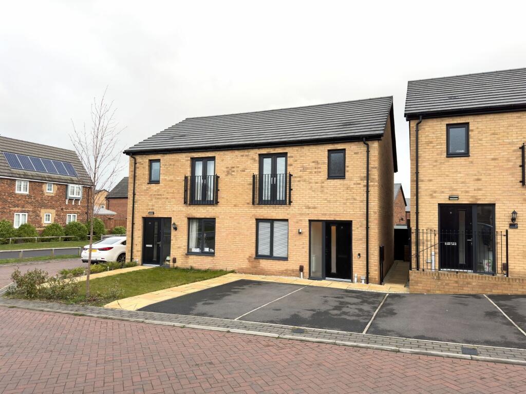 3 bedroom semidetached house for sale in Bradwell Way, Waverley
