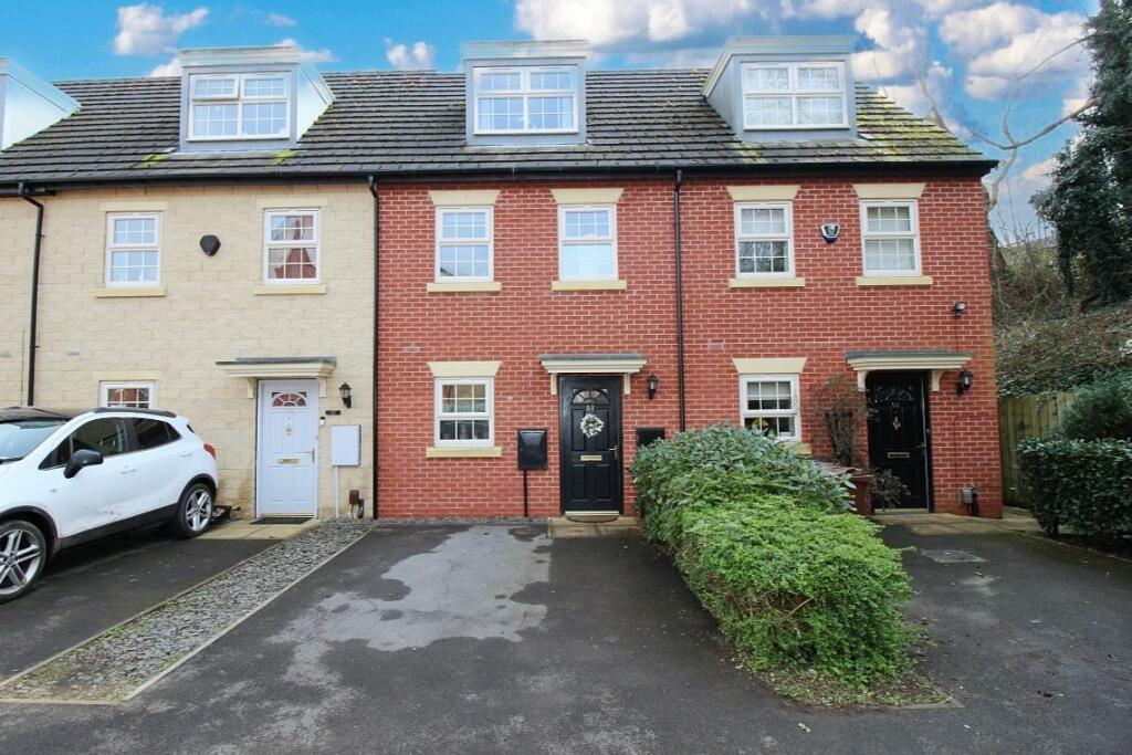 3 bedroom town house for sale in Woodbourn Gardens, Wombwell, Barnsley, S73