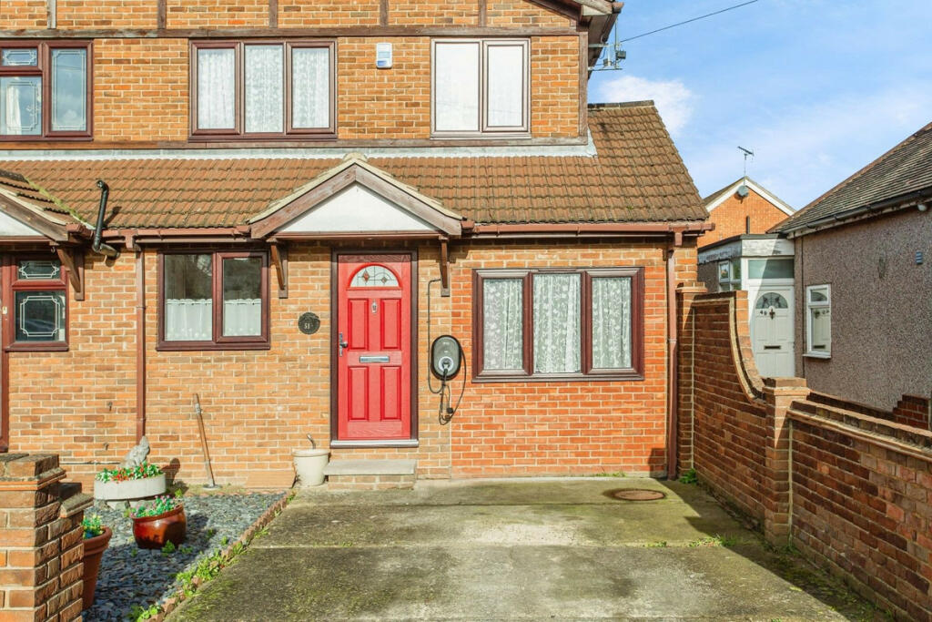 4 bedroom semidetached house for sale in Crossfield Road, Southendon