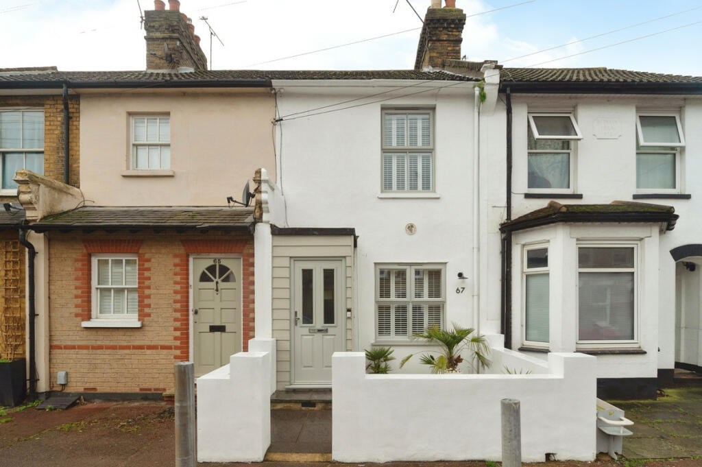 2 bedroom terraced house for sale in Park Street, Westcliffonsea, SS0