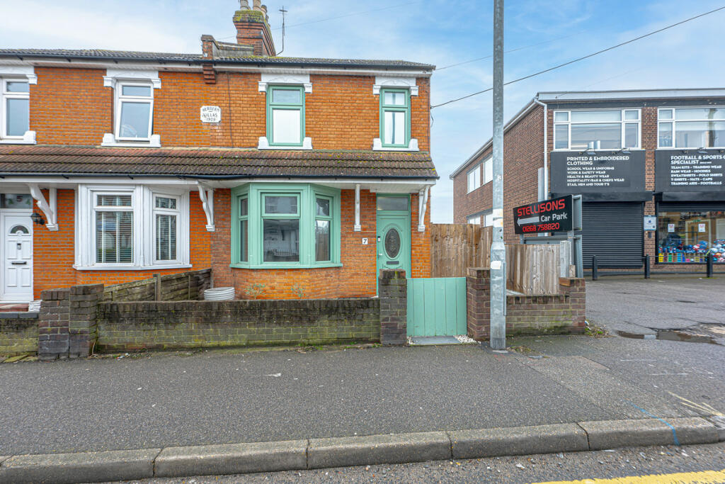 2 bedroom semidetached house for sale in Kents Hill Road, Benfleet, SS7