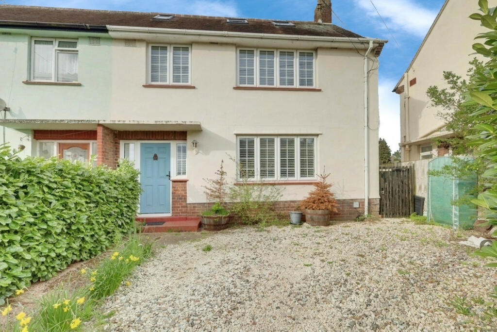 3 bedroom semi-detached house for rent in Shelley Road, Chelmsford, CM2