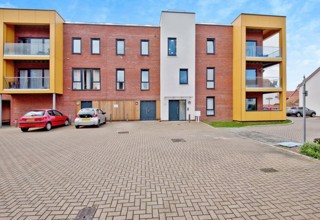 2 bedroom flat for sale in Cole Avenue, Southendonsea, SS2