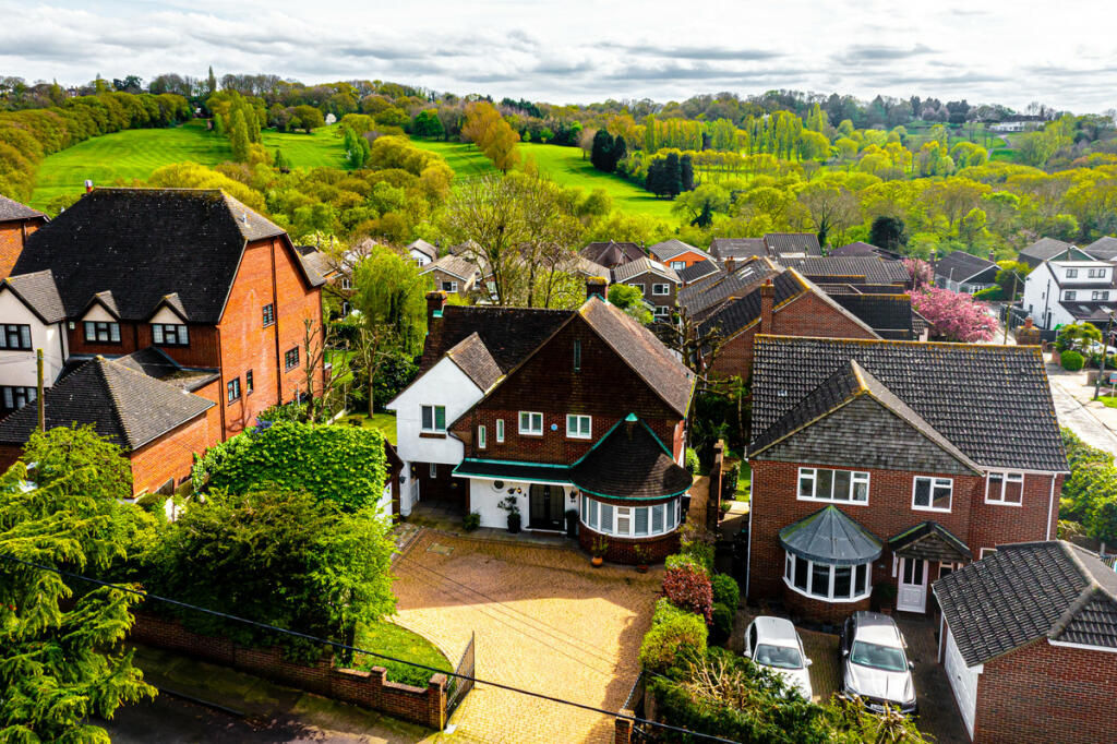 4 bedroom detached house for sale in Fernlea Road, Benfleet, SS7