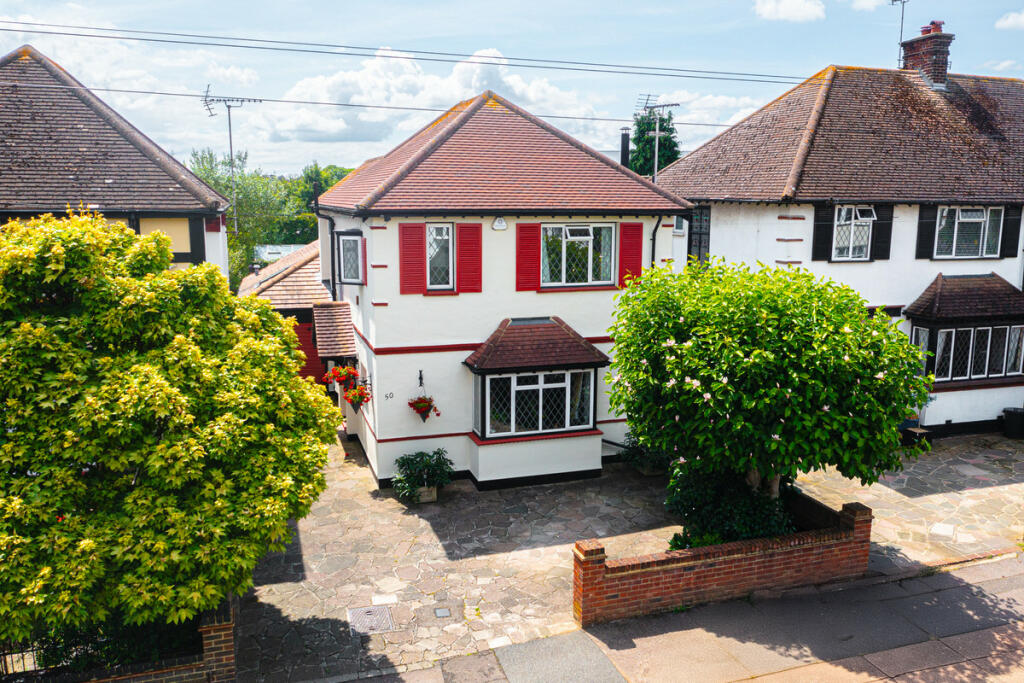 3 bedroom detached house for sale in Earls Hall Avenue, Southendonsea