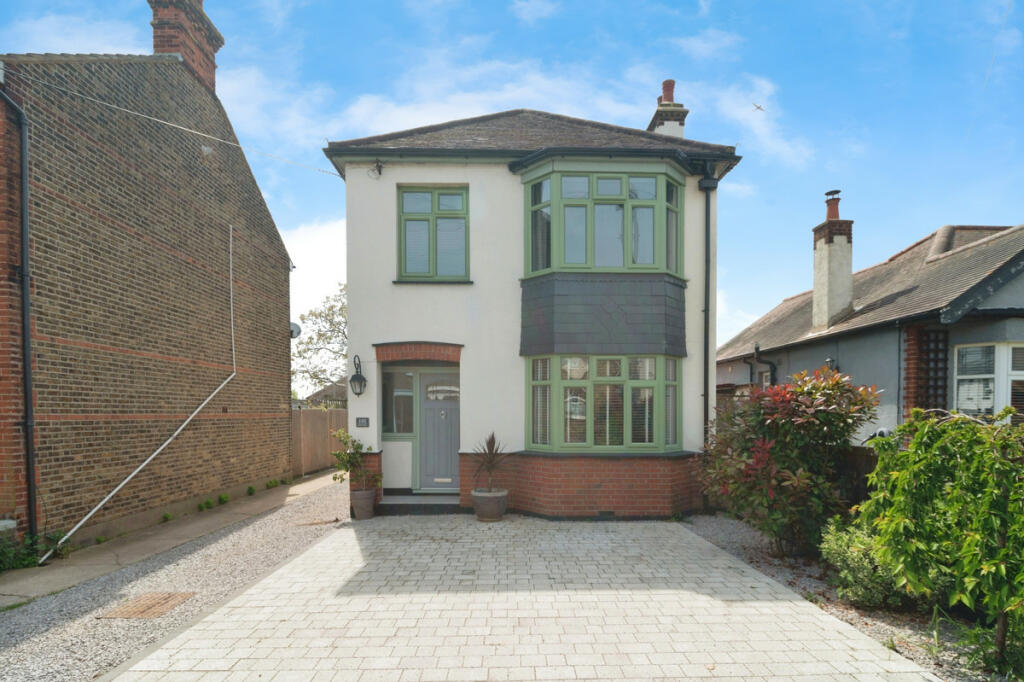 3 bedroom detached house for sale in Stambridge Road, Rochford, SS4
