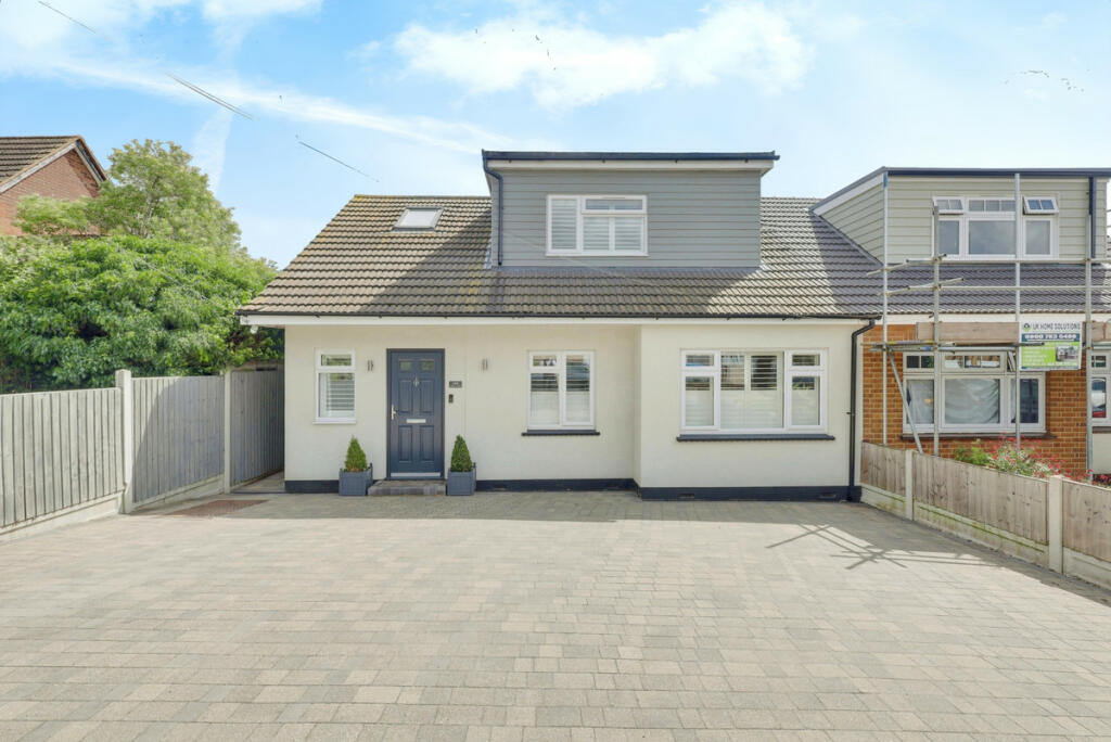 4 bedroom semidetached house for sale in Clifton Avenue, Benfleet, SS7