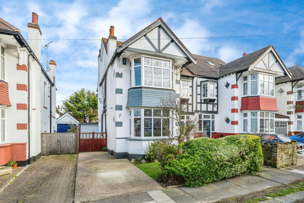 Main image of property: Aberdeen Gardens, Leigh-on-sea, SS9