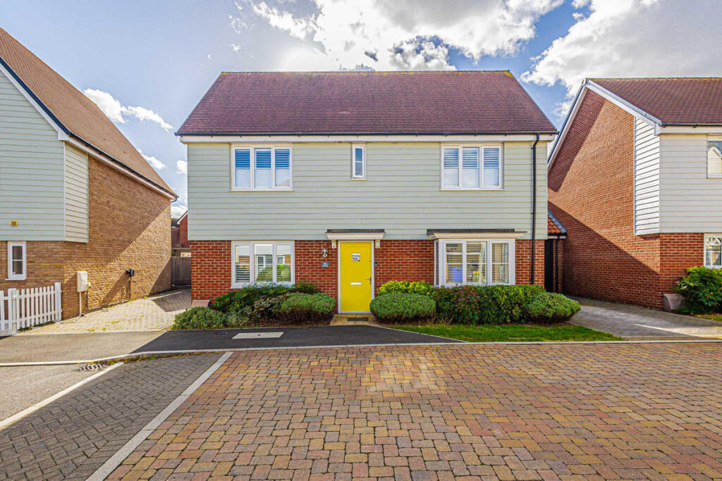 Main image of property: Alice Gardens, Rochford, SS4