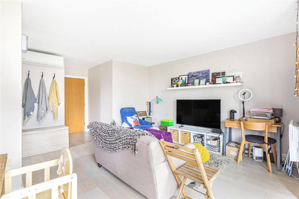 Main image of property: Wharf Lane, London, E14