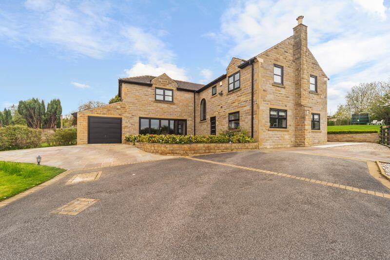 5 bedroom detached house for sale in Gelderd Road, Gildersome, LS27