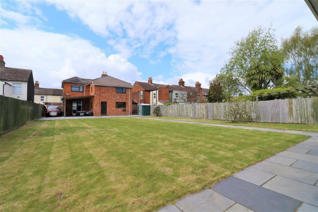 4 bedroom detached house for sale in Alan Road, Ipswich, IP3