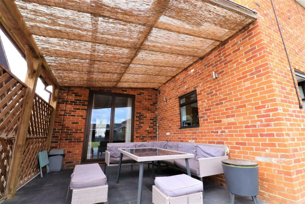 4 bedroom detached house for sale in Alan Road, Ipswich, IP3