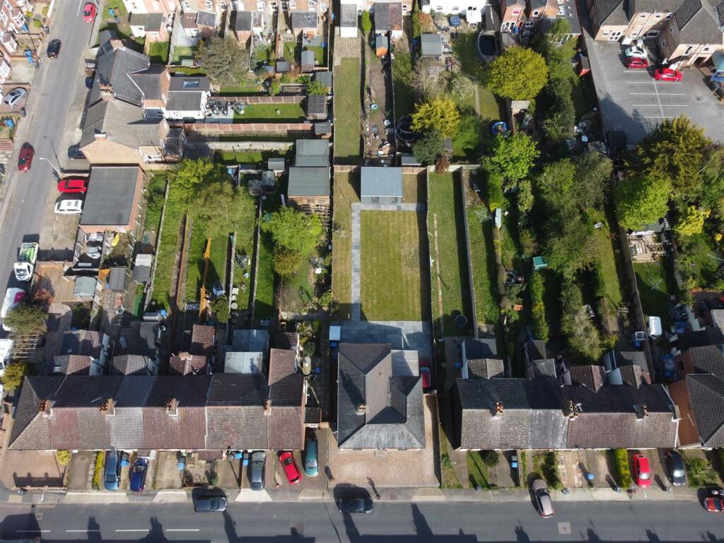 4 bedroom detached house for sale in Alan Road, Ipswich, IP3