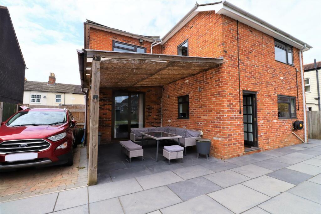 4 bedroom detached house for sale in Alan Road, Ipswich, IP3