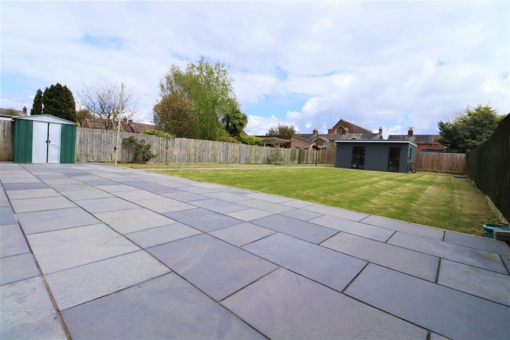 4 bedroom detached house for sale in Alan Road, Ipswich, IP3