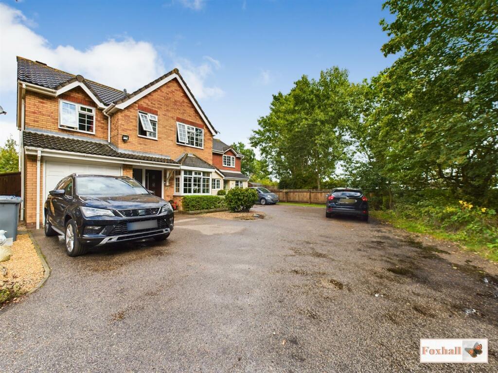 4 bedroom detached house for sale in Woodrush Road, Purdis Farm
