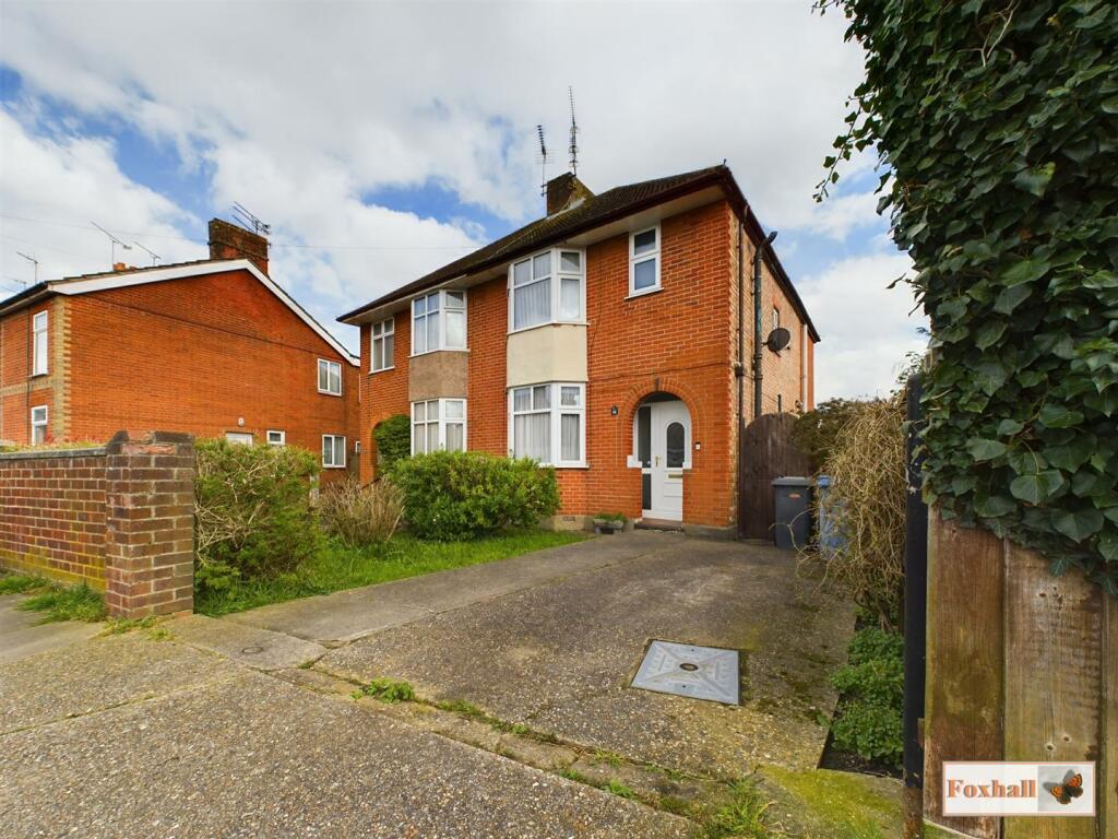 3 bedroom semi-detached house for sale in Wallace Road, Ipswich, IP1